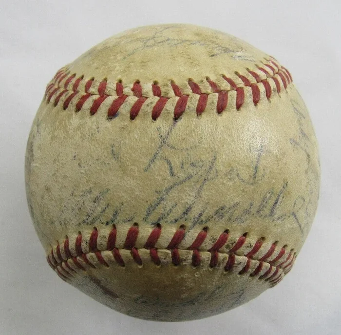 1953 Yankees Team Signed Baseball Mickey Mantle Yogi Berra Billy Martin +21