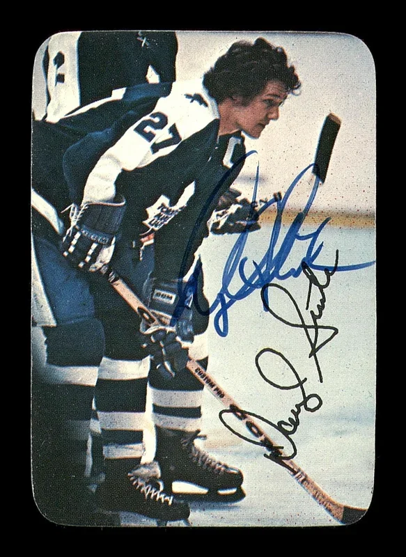 Darryl Sittler Autographed 1976-77 Topps Glossy Card #8 Toronto Maple Leafs SKU #183185