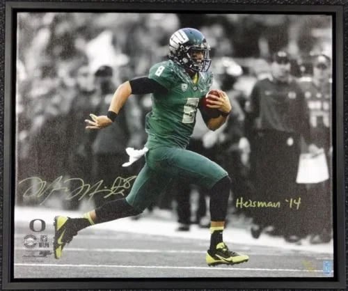 Marcus Mariota Autographed Framed 20×24 Canvas Photo Oregon Ducks “Heisman ’14” #/8 MM Holo Stock #91863