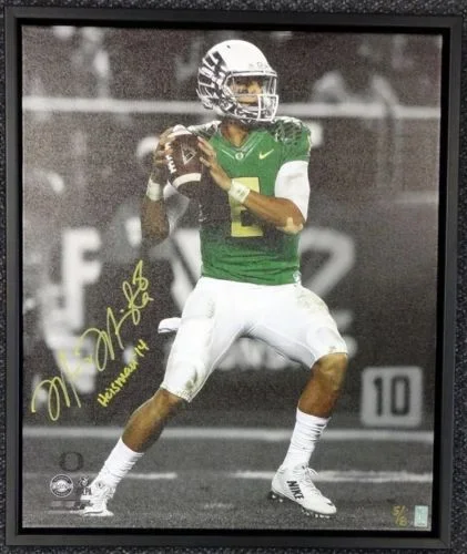 Marcus Mariota Autographed Framed 20×24 Canvas Photo Oregon Ducks “Heisman ’14” #/8 MM Holo Stock #91862