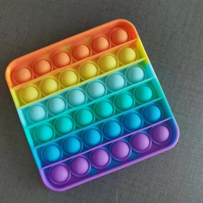 RAINBOW SQUARE POP IT